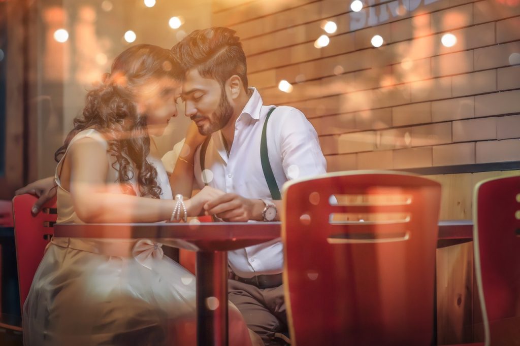 para na randce w restauracji
